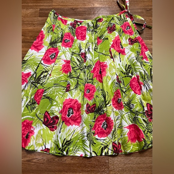 Talbots pleated floral skirt. Pink and green. Zip side closure. 100% cotton. 10 - Picture 9 of 9